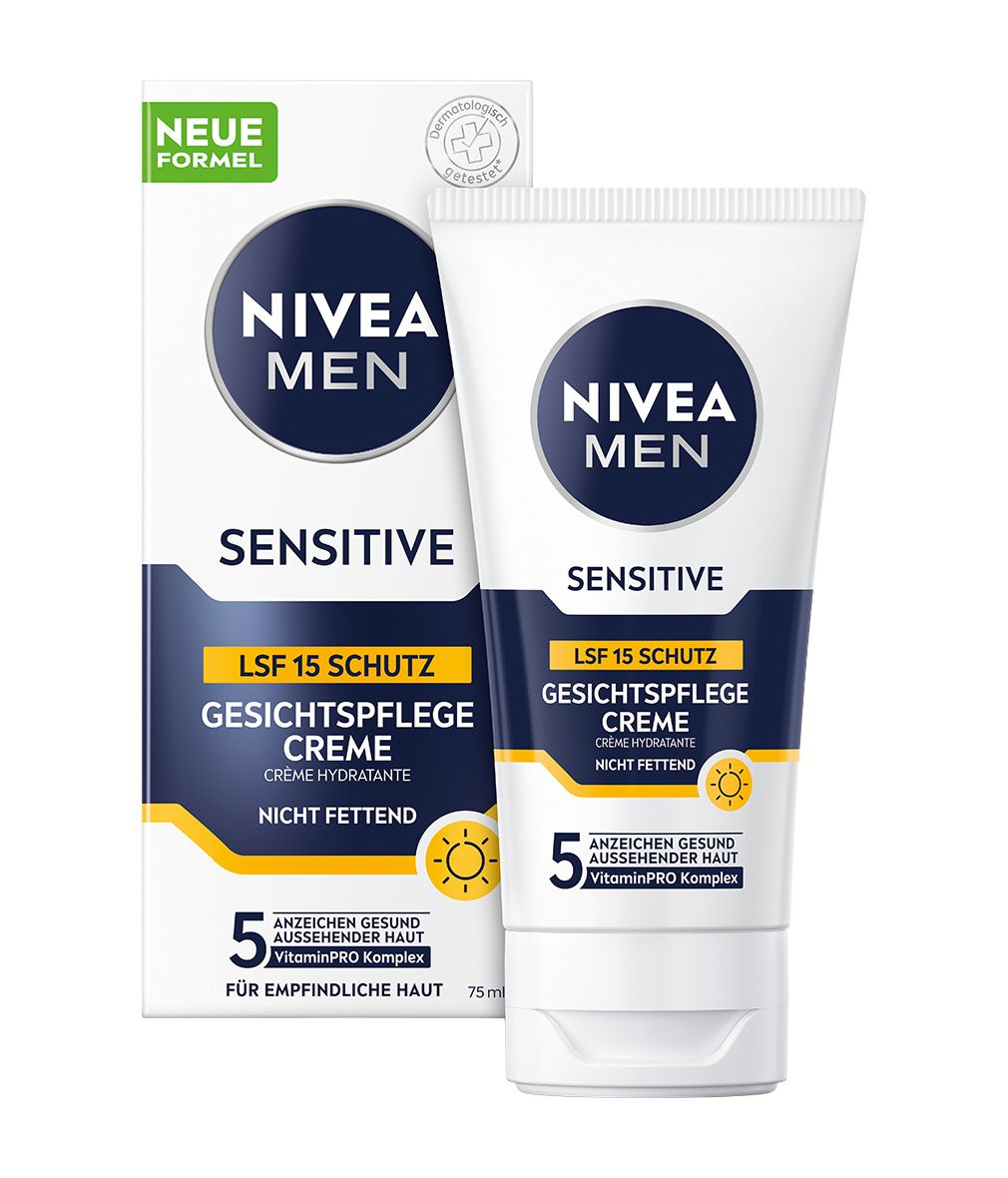 NIVEA MEN Sensitive Gesichtspflege Creme mit LSF 15. Weiße Tube und Verpackung. Blaue und gelbe Beschriftung. Mit grüner Aufschrift.