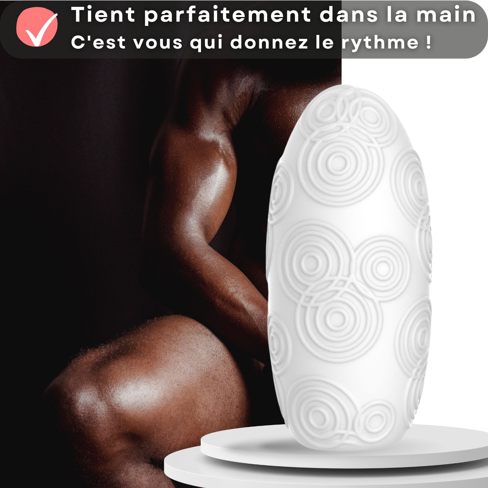 Image publicitaire avec un masturbateur œuf blanc. Le masturbateur a un motif en relief. Texte: Tient parfaitement dans la main, c'est vous qui donnez le rythme !