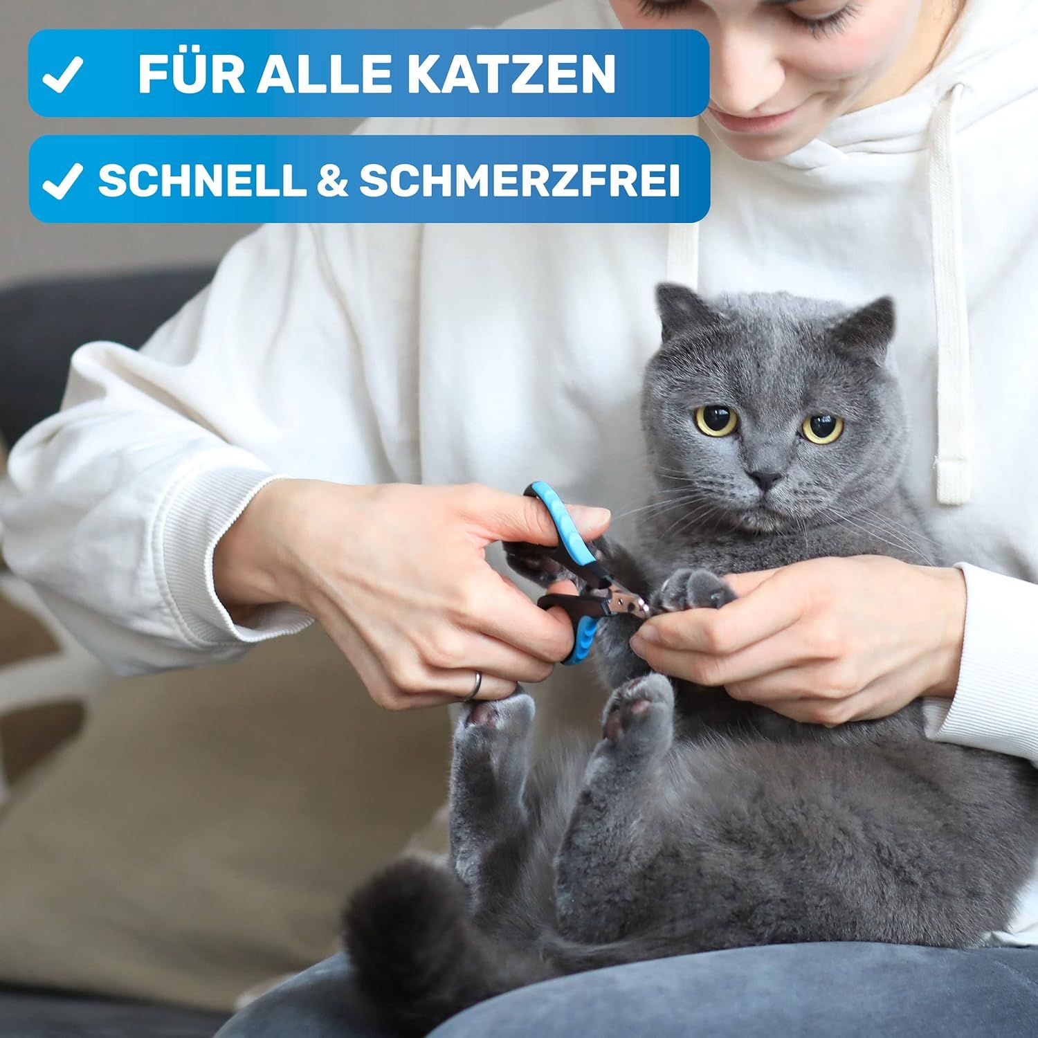 Person schneidet Katze die Krallen. Text: Für alle Katzen, Schnell & schmerzfrei.