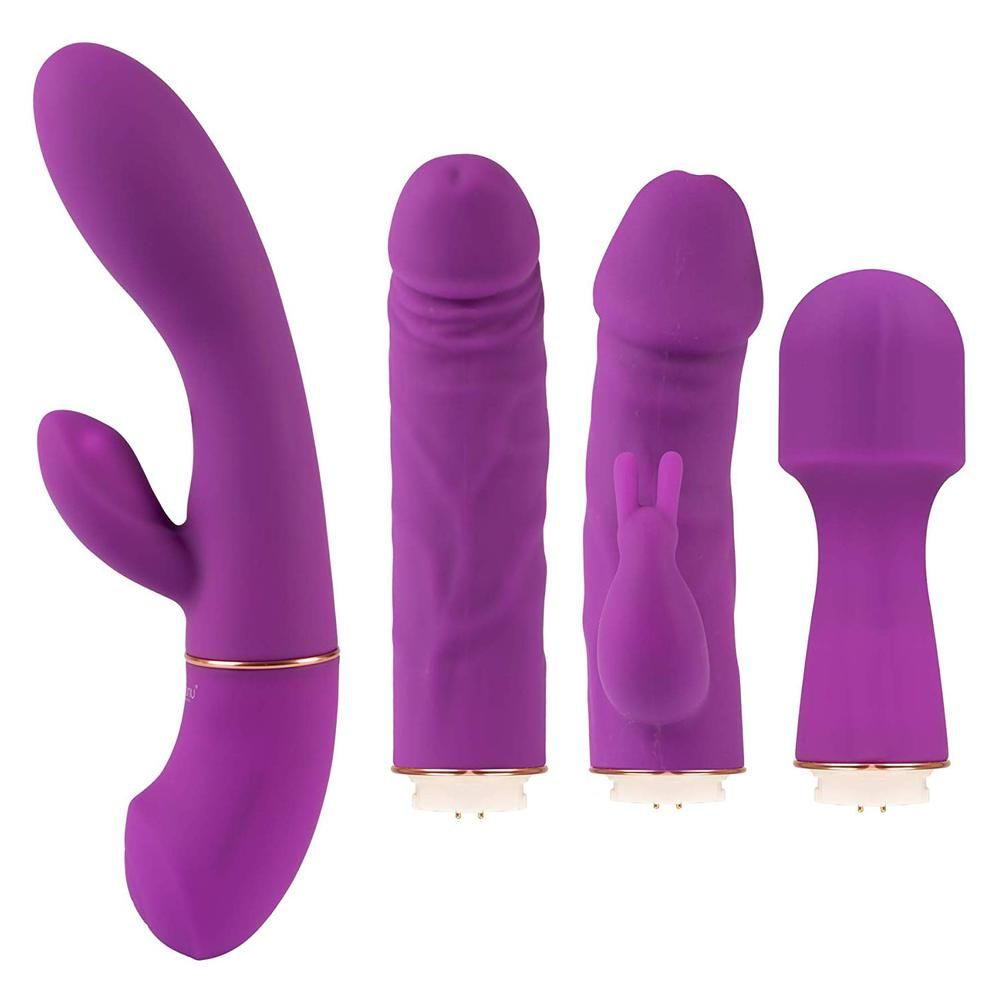 Vier violette Aufsätze. Ein Vibrator mit gebogener Form, drei Aufsätze in Penisform. Goldfarbene Akzente.