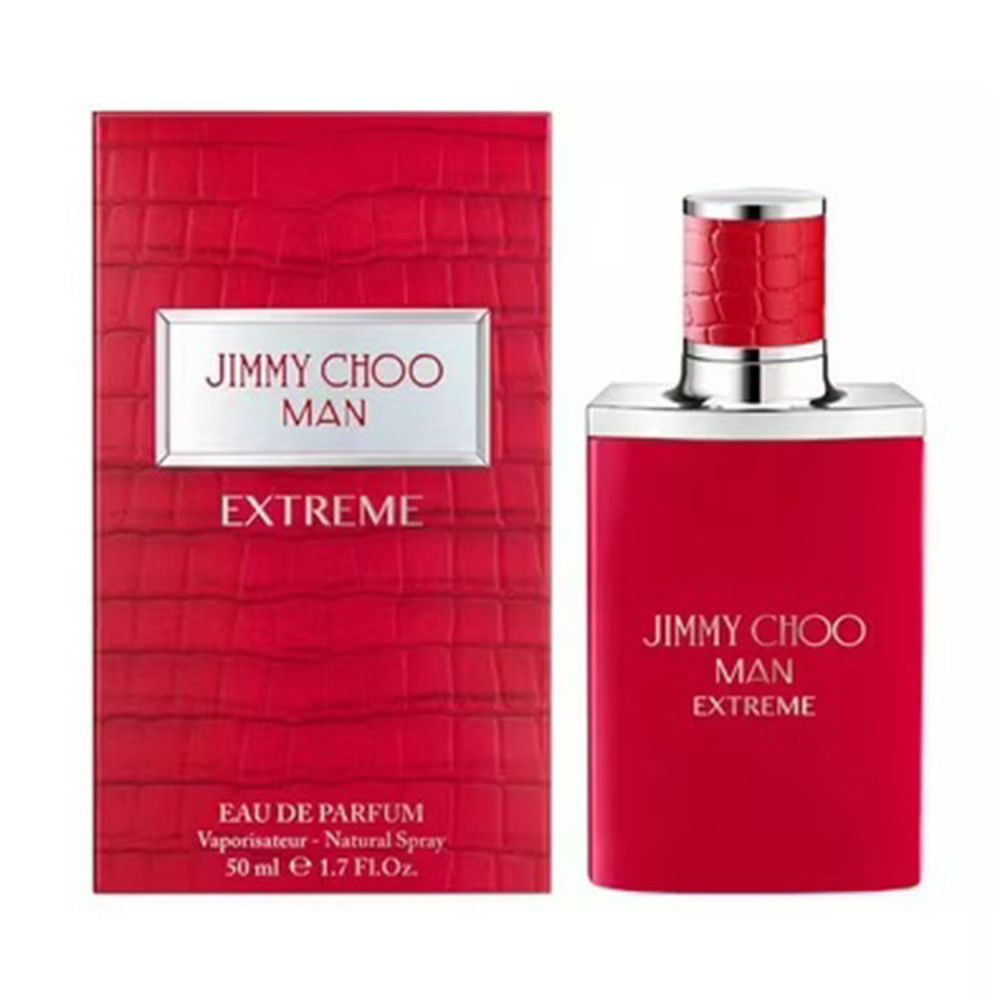 Rotes Parfümflakon und Verpackung. Aufschrift: Jimmy Choo Man Extreme. Flakon mit silberner Kappe und roter, lederähnlicher Textur.
