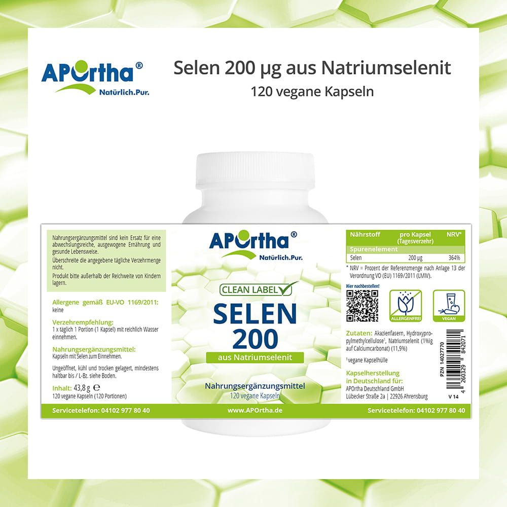 Etikett einer Flasche APOrtha® Selen-Kapseln. Text: Nahrungsergänzungsmittel. Nährwerttabelle, Zutaten, Herstellerinformationen, QR-Code.