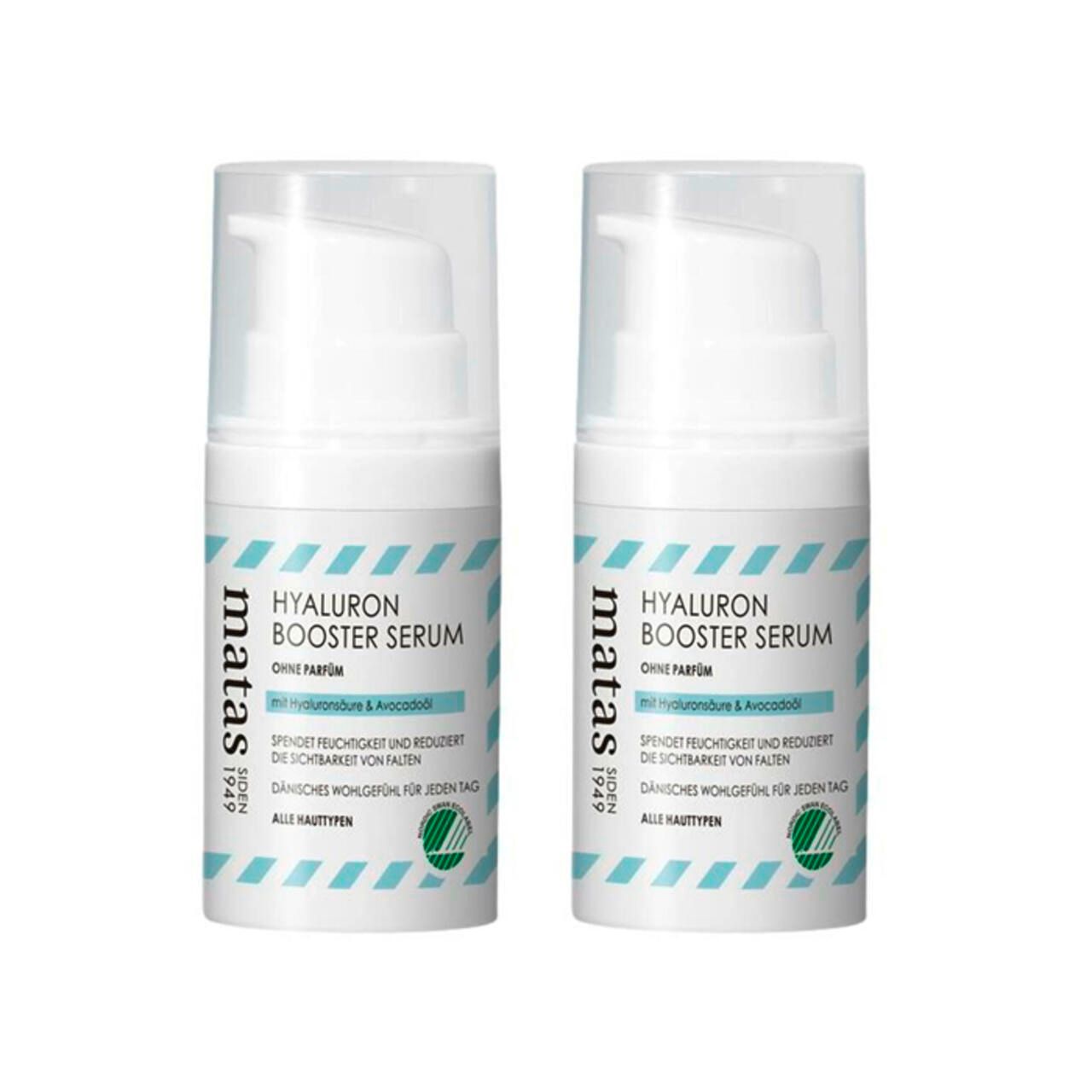 Zwei weiße Flaschen mit Pumpaufsatz. Aufschrift: Hyaluron Booster Serum, ohne Parfum. Marke: matas.