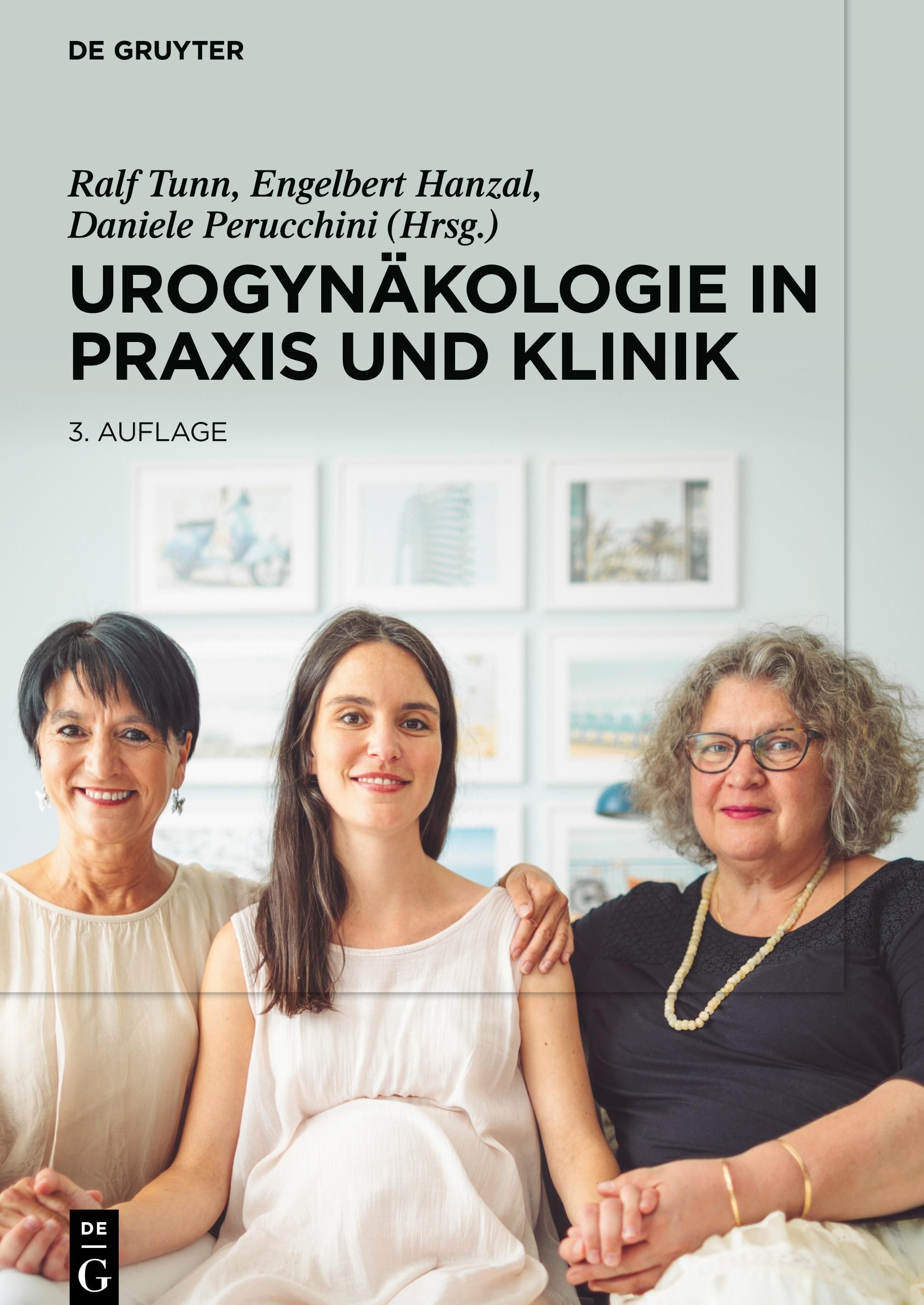 Buchcover: Urogynäkologie in Praxis und Klinik. Autorennamen und Verlagslogo. Drei Frauen lächeln.