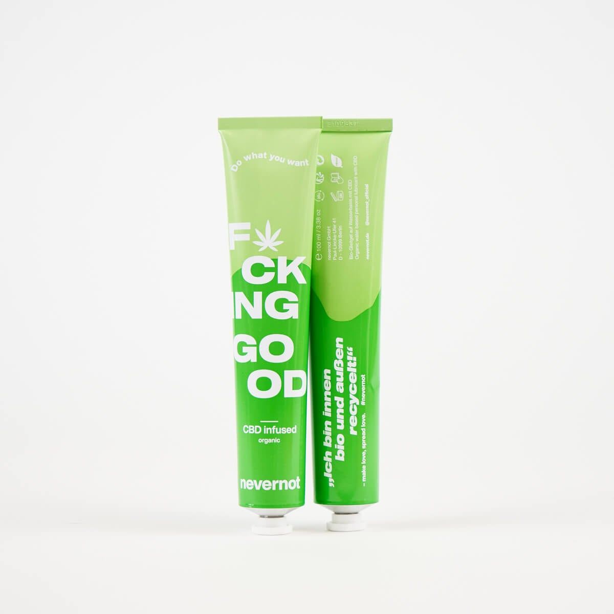 Zwei grüne Tuben mit weißem Text. Auf der Vorderseite steht "F*CKING GOOD" und "CBD infused organic". Marke: nevernot.