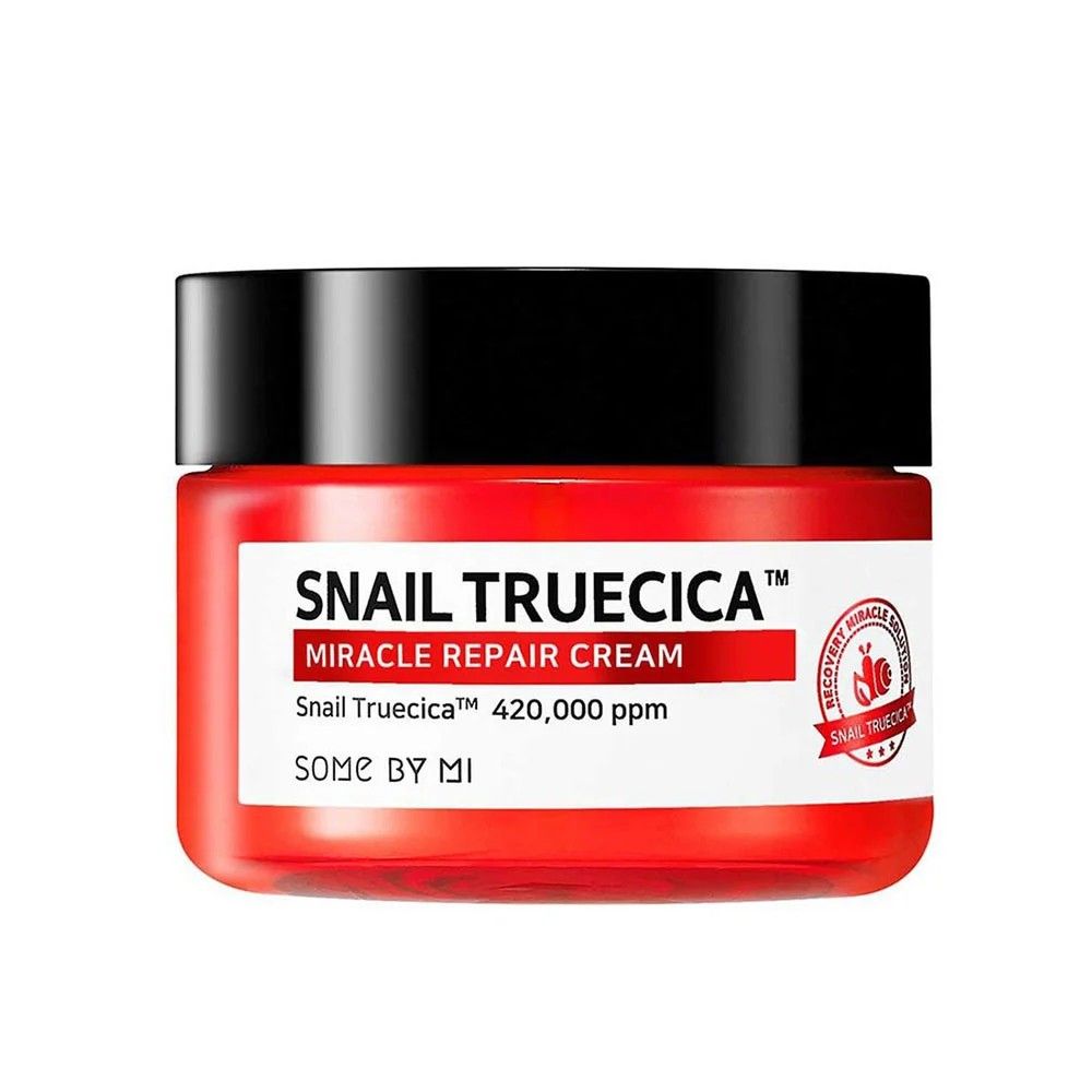 SOMEBYMI Snail Truecica Miracle Repair Cream: Rote Dose mit schwarzem Deckel, Etikett mit Produktnamen und Schnecken-Symbol.