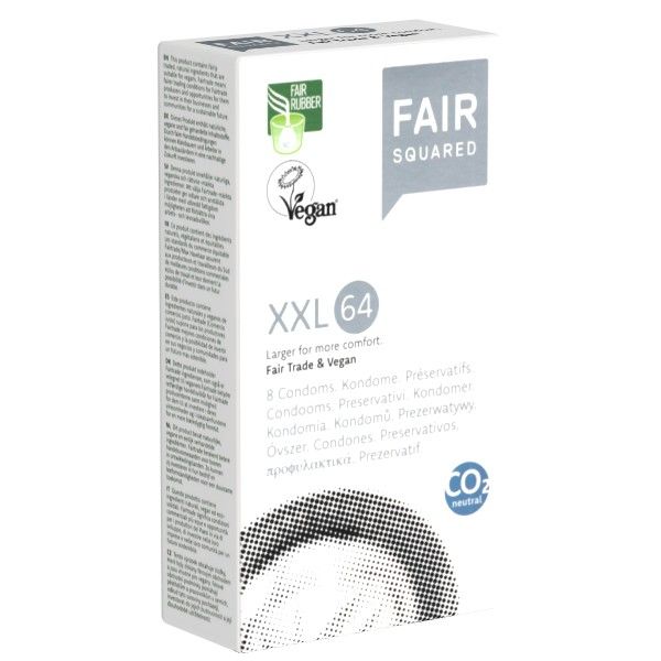 Weiße Verpackung mit "FAIR SQUARED XXL 64". Vegan-Siegel, Fair Rubber-Logo. Enthält 8 Kondome. CO2-neutral.