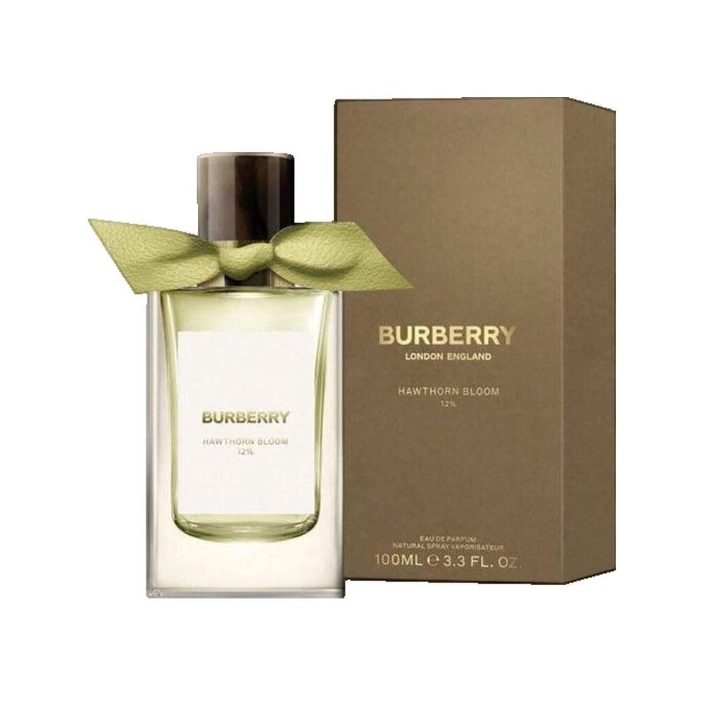 Parfümflakon mit Verpackung. Flakon mit gelbem Band, rechteckig. Braune Verpackung mit Text.