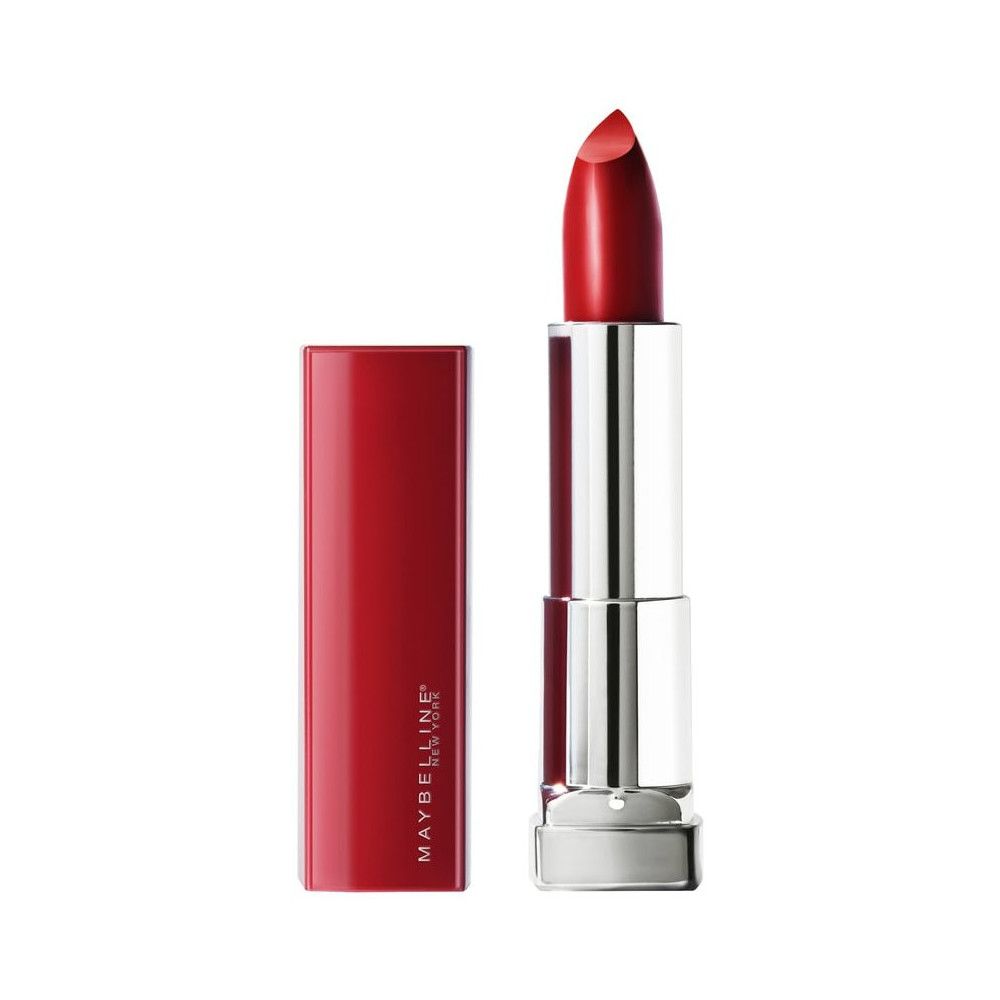 Roter Lippenstift in einer roten Hülse. Der Lippenstift ist ausgefahren. Auf der Hülse steht Maybelline New York.