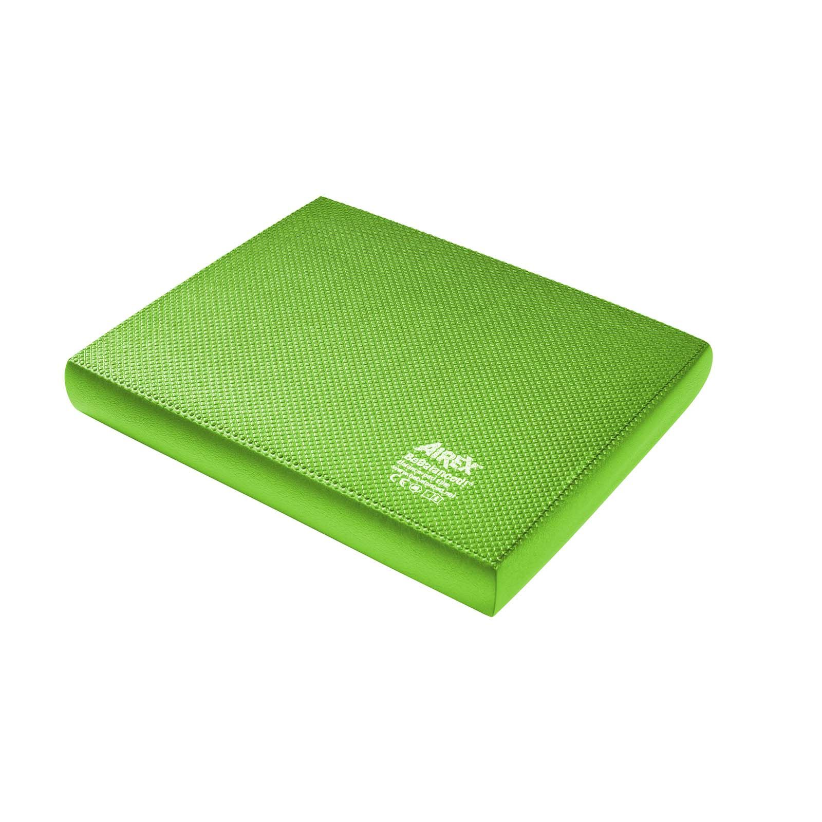 Grünes Balance-Pad mit erkennbarer Oberflächenstruktur. Marke Airex sichtbar. Quadratische Form.