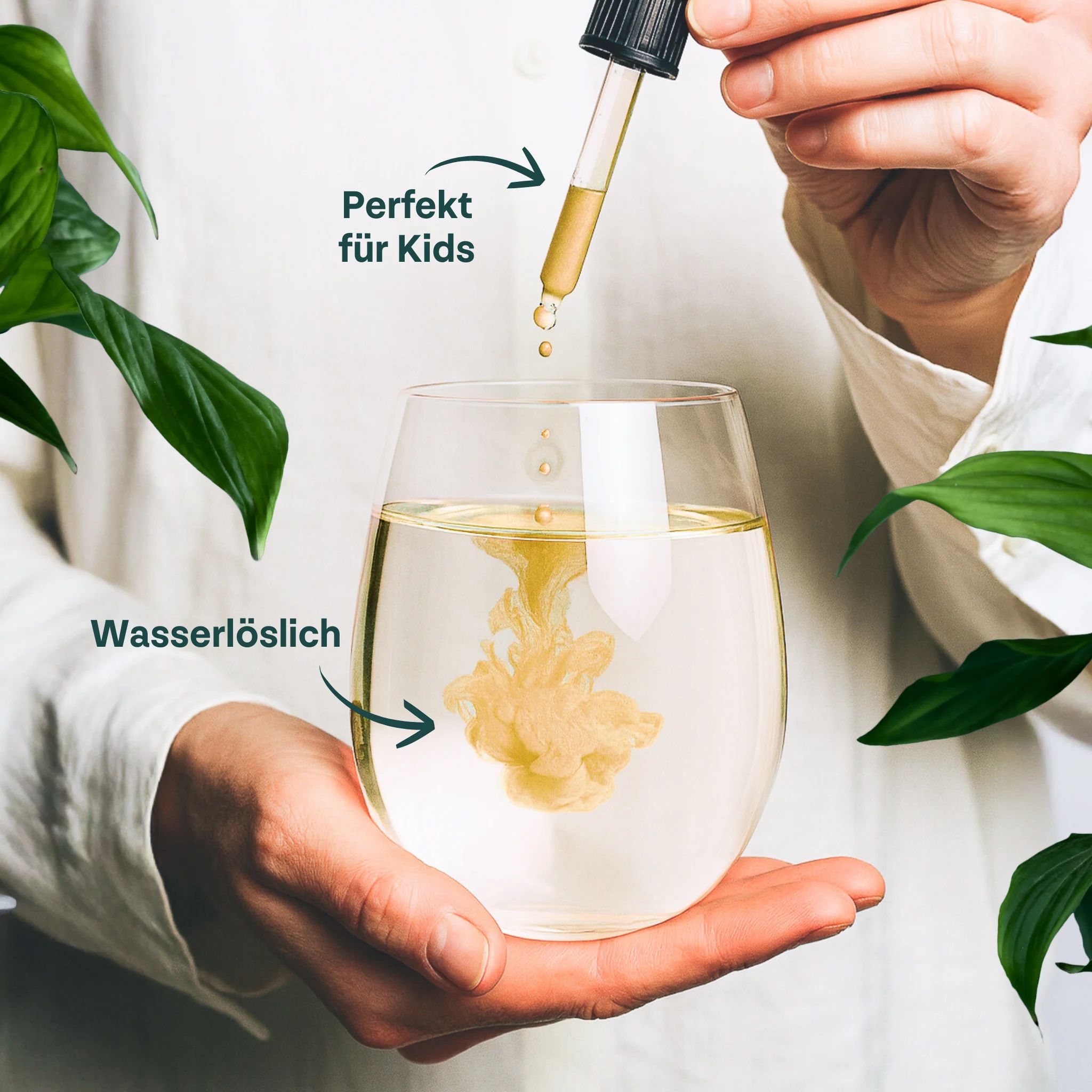 Glas mit Wasser und Tropfen. Text: Wasserlöslich. Perfekt für Kids. Tropfen aus Pipette.