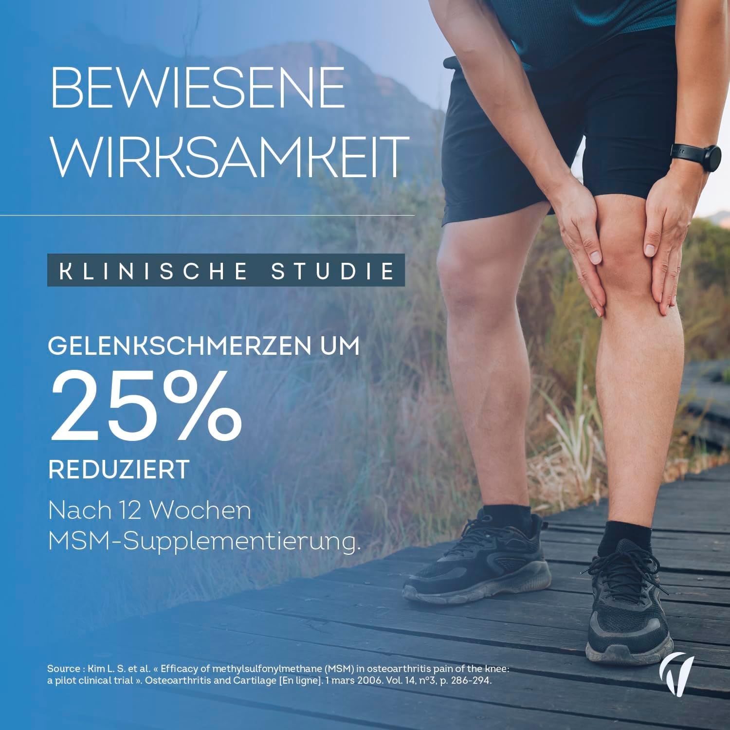 Mann berührt Knie. Text: Reduziert Gelenkschmerzen um 25% nach 12 Wochen MSM-Supplementierung.