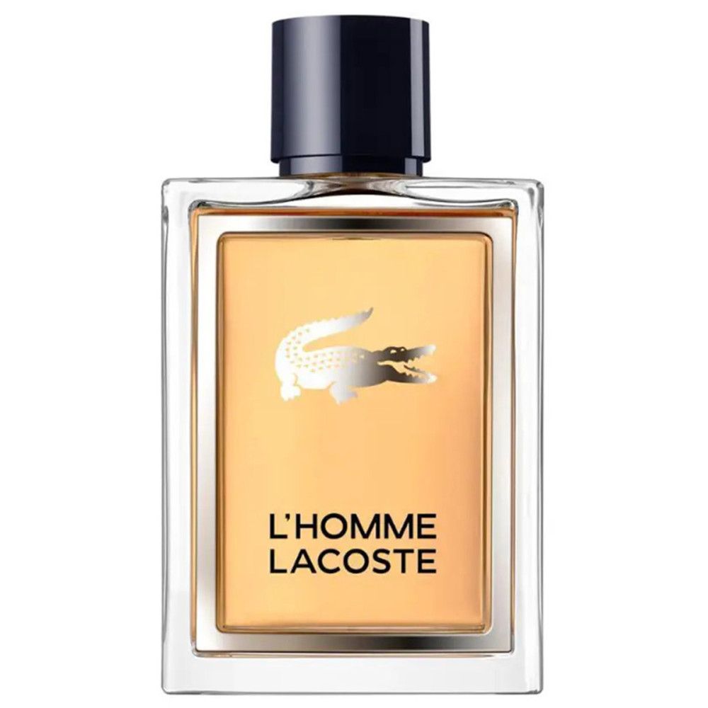 Rechteckiger Flakon von L'Homme Lacoste. Goldfarbener Inhalt, Krokodil-Logo. Schwarzer Deckel. Text: L'HOMME LACOSTE.