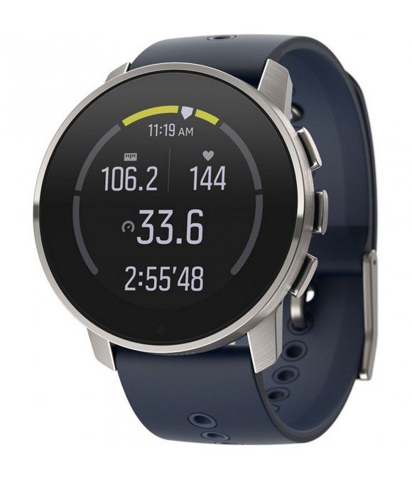 Runde Smartwatch mit blauem Armband. Anzeige: 106.2, 144, 33.6, 2:55'48, Uhrzeit. Silberfarbenes Gehäuse, drei Knöpfe.