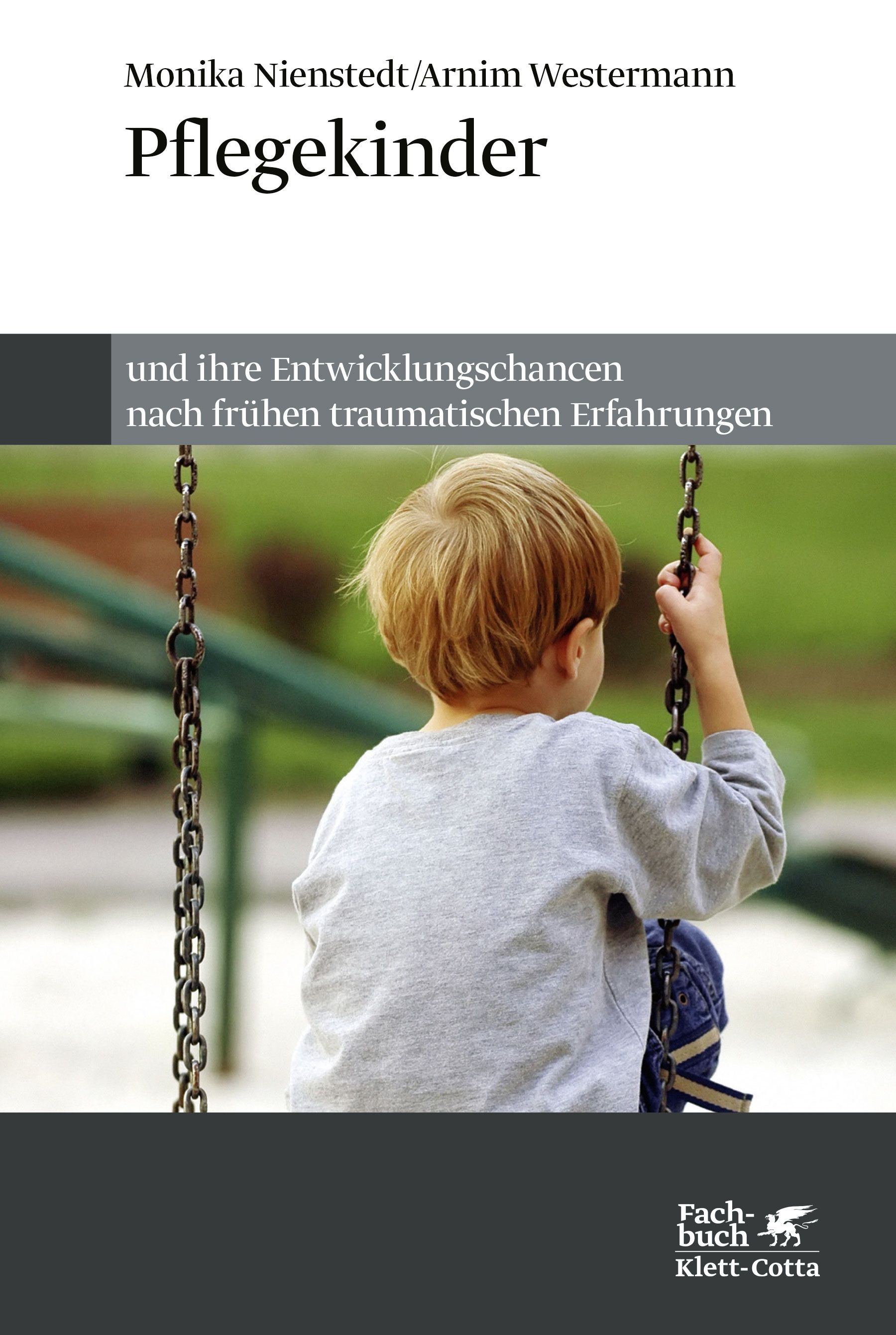 Buchcover: Pflegekinder und ihre Entwicklungschancen. Kind auf Schaukel, Autorennamen, Titel, Verlag Klett-Cotta.