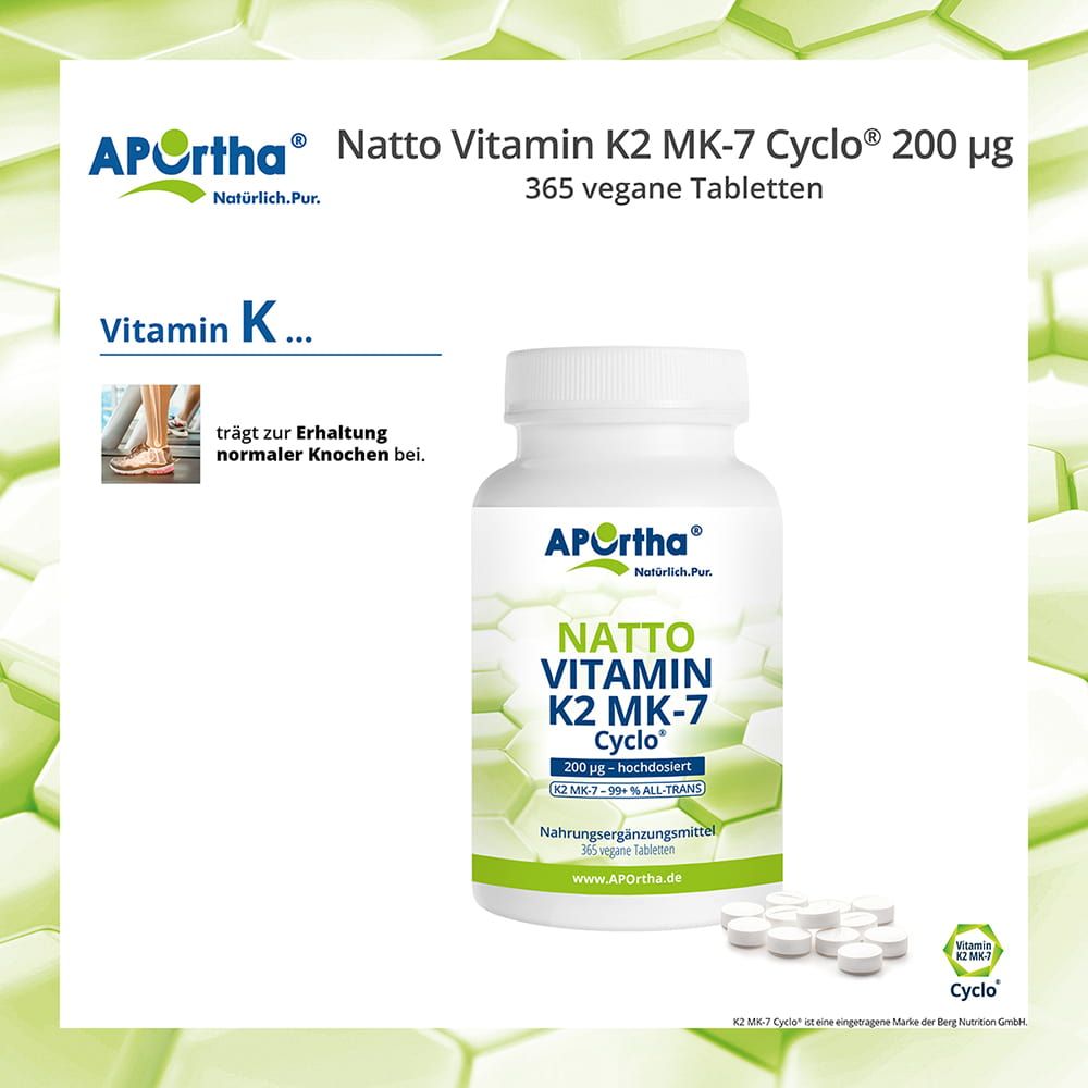 Weiße Flasche mit Tabletten. Aufschrift: Natto Vitamin K2 MK-7 Cyclo®, 200 µg.  Zusätzlich: Vitamin K... trägt zur Erhaltung normaler Knochen bei.