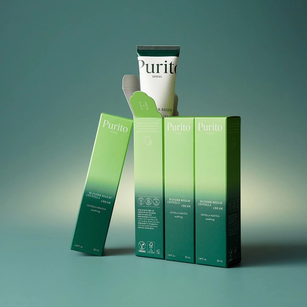 Mehrere grüne Schachteln und eine Tube. Aufschrift: PURITO, Wonder Releaf Centella Cream. Vegan-Siegel.