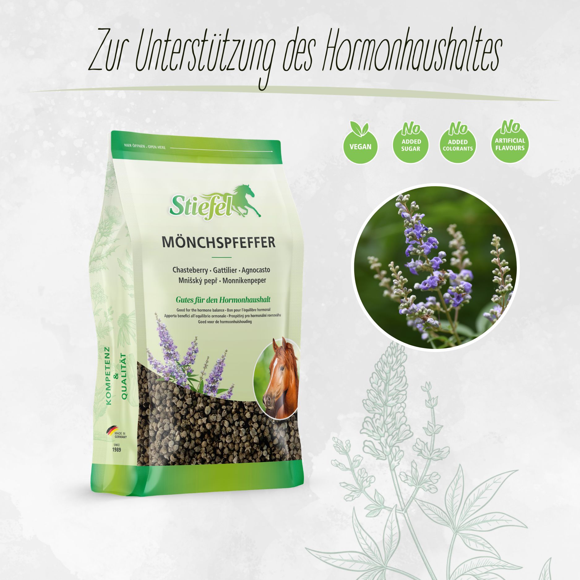 Beutel mit Stiefel Mönchspfeffer. Grün-weiß Verpackung, Produktabbildung, Illustrationen von Kräutern und Pferd. Vegan, ohne Zucker, Farbstoffe, Aromen.