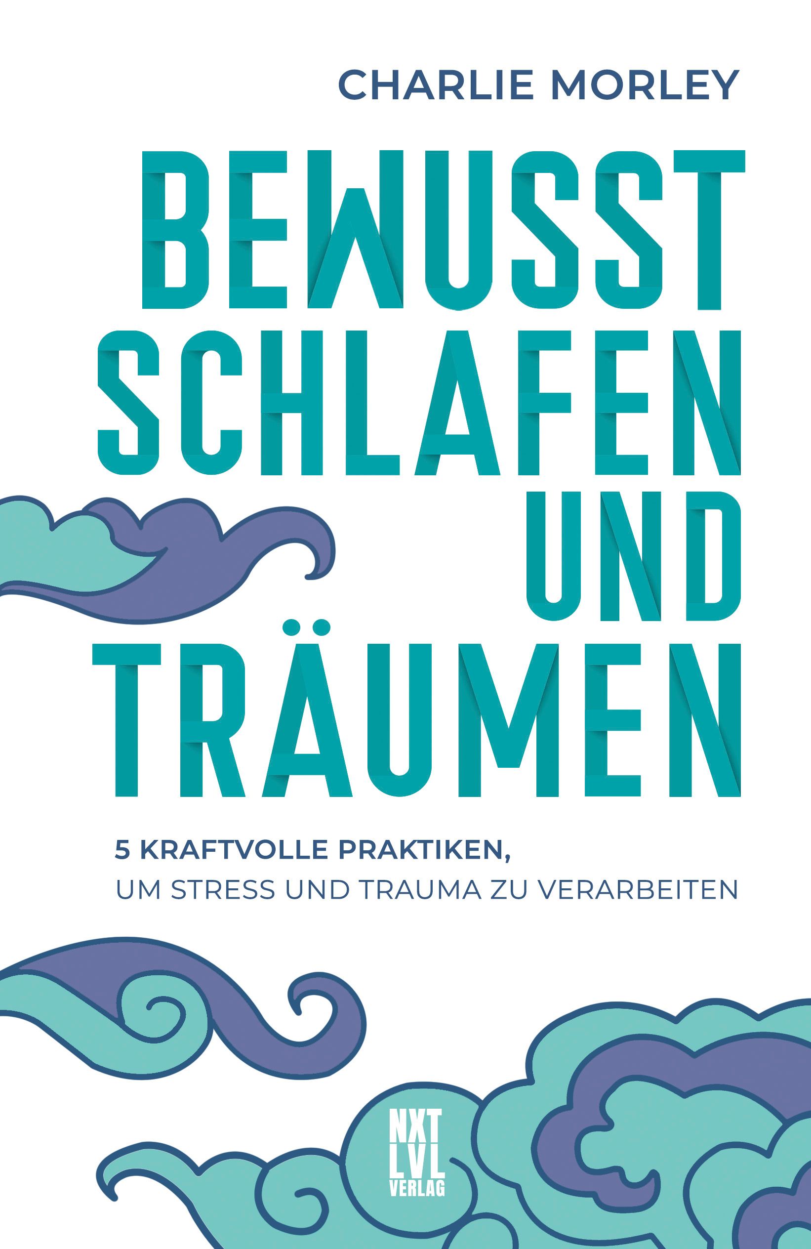 Buchcover: "Bewusst schlafen und träumen". Autor: Charlie Morley. Titel in Türkis. Verlag: NXT LVL Verlag. Mit Wolken-Illustrationen.