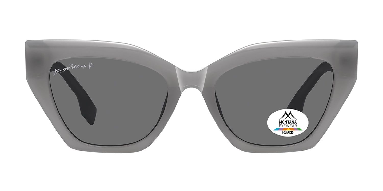 Graue Sonnenbrille mit dunklen Gläsern. Montana Eyewear Logo auf dem Glas. Rechteckige Form mit abgerundeten Ecken. Schwarze Bügel.