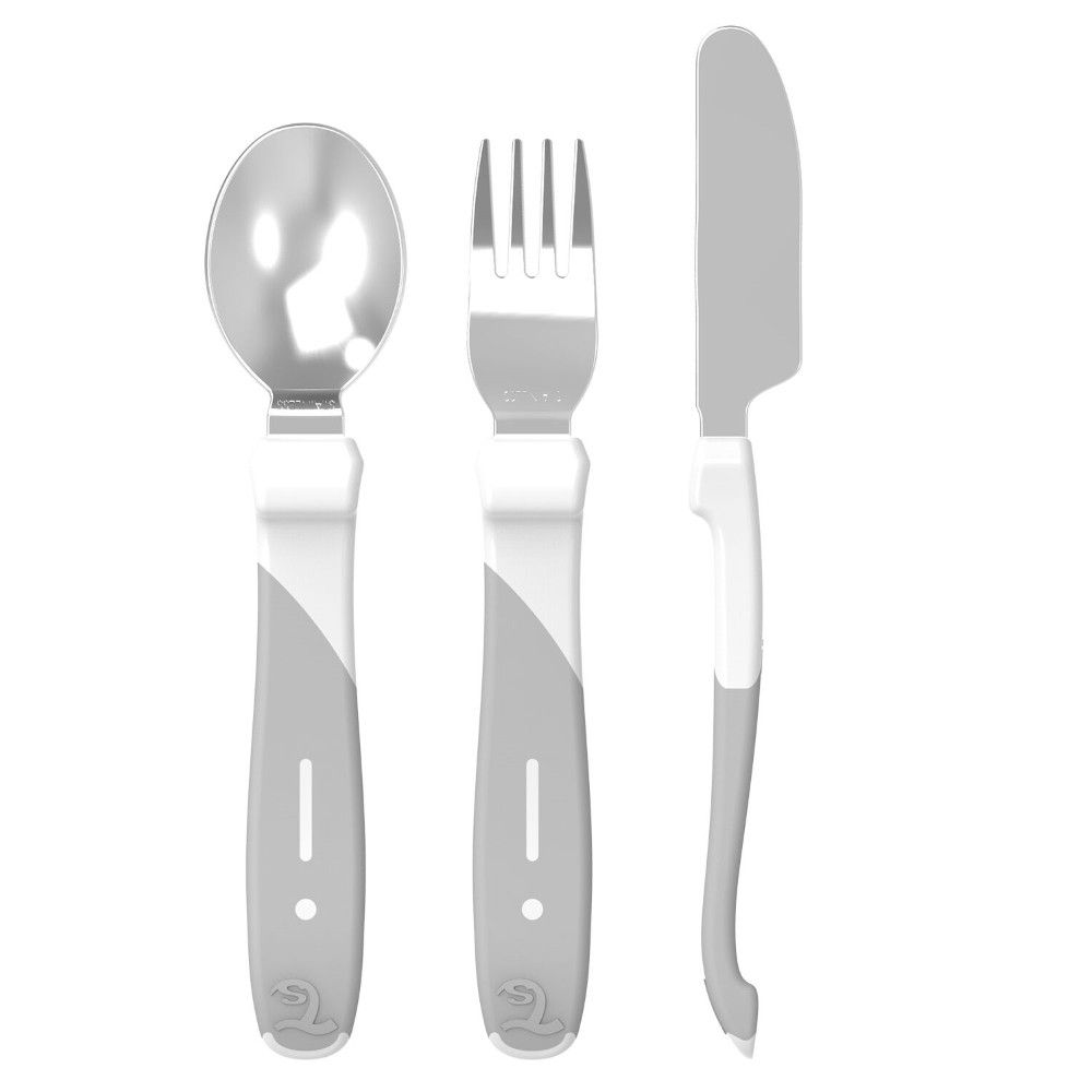Esslern-Besteck aus Edelstahl. Enthält Messer, Gabel und Löffel. Griffe grau-weiß, ergonomisch geformt. Besteckteile aus Metall.