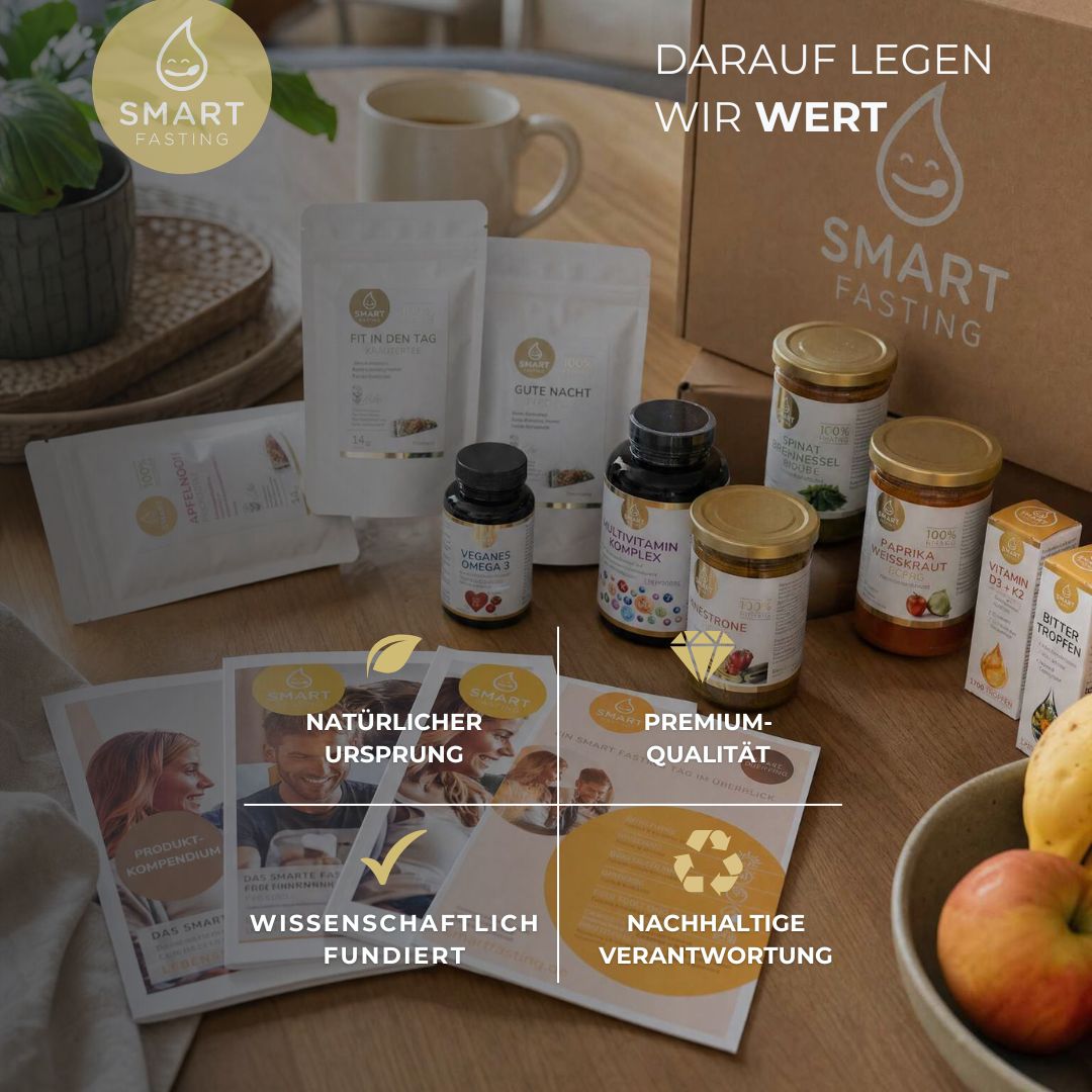 Smart Fasting Produkte auf einem Tisch, darunter B-Komplex, Tees und Gläser.