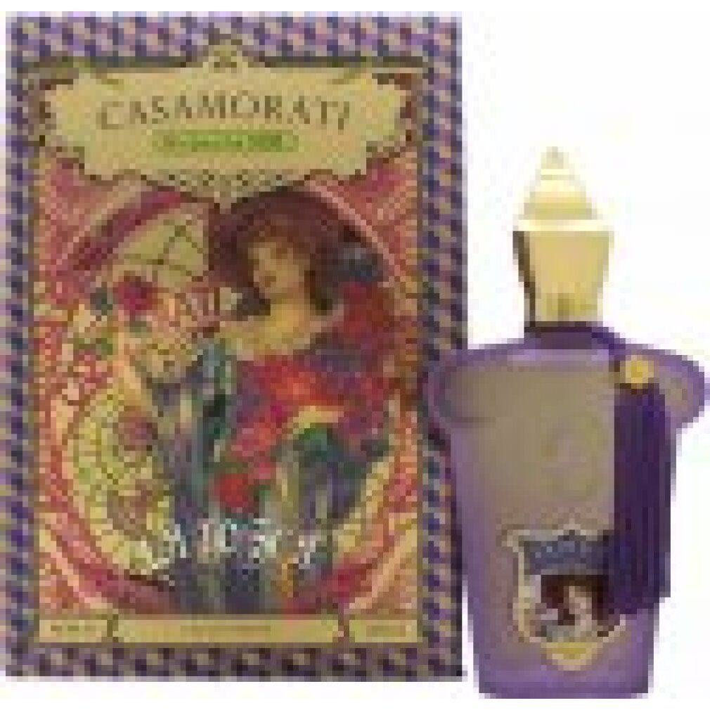 Parfümflakon und Verpackung. Flakon lila, mit Quaste. Verpackung mit Illustration und Schriftzug Casamorati La Tosca.