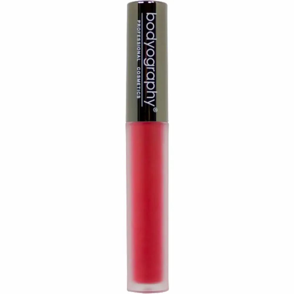 Lipgloss-Tube mit roter Flüssigkeit. Silberner Deckel mit "bodyography"-Schriftzug. Durchsichtige, matte Tube.
