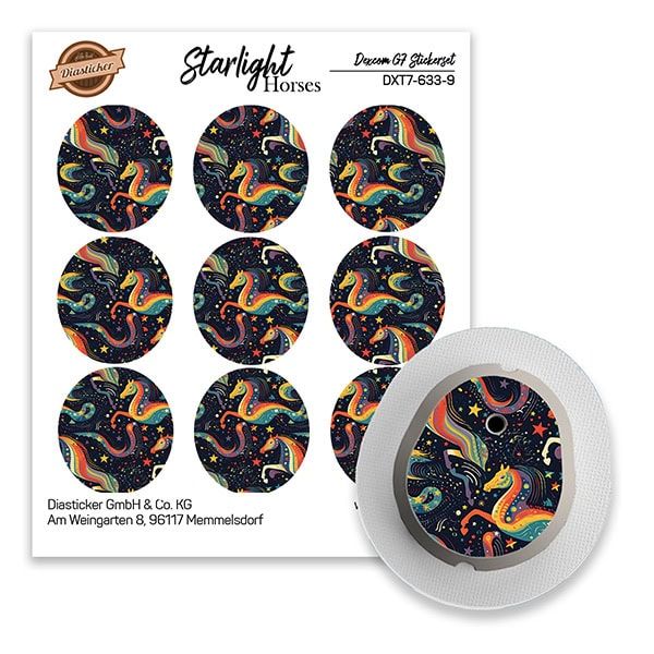 Blatt mit Diasticker® Dexcom G7 Stickerset "Starlight Horses". Runde Aufkleber mit bunten Pferden und Sternenmuster. Ein Sensor mit Aufkleber.
