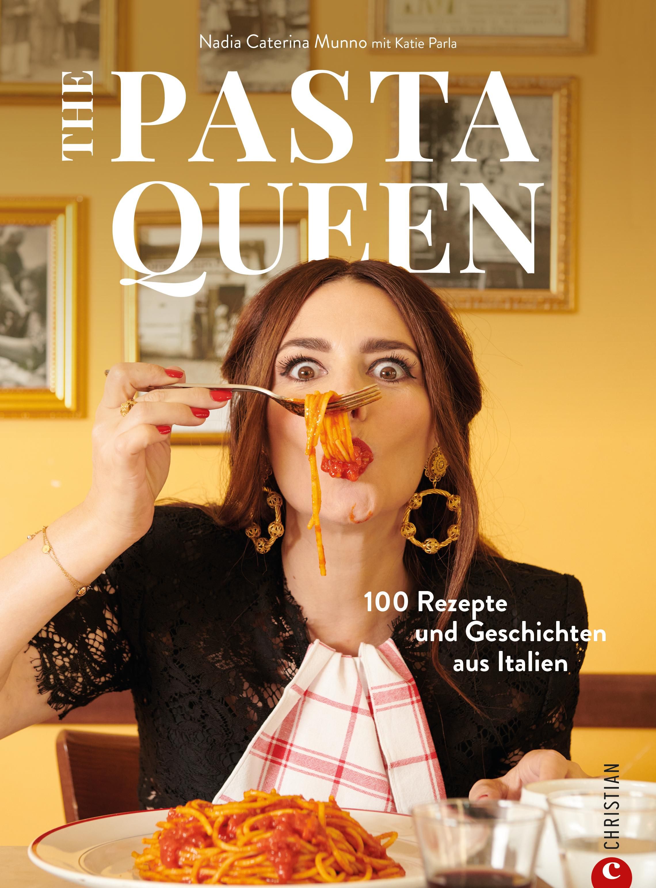 Buchcover: „The Pasta Queen“ mit Frau, die Nudeln isst. Titel, Autor, 100 Rezepte und Geschichten aus Italien. Verlag Christian.
