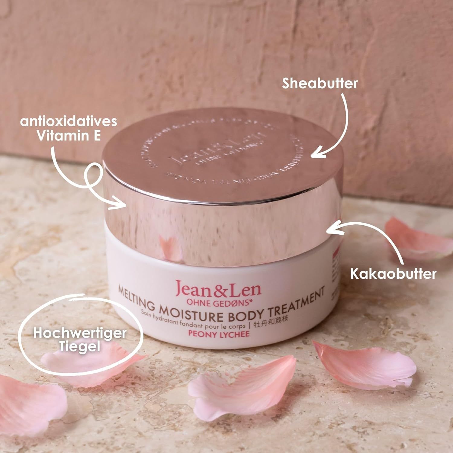 Tiegel Melting Moisture Body Treatment von Jean & Len. Pfeile zeigen Inhaltsstoffe: Sheabutter, Kakaobutter, antioxidatives Vitamin E.