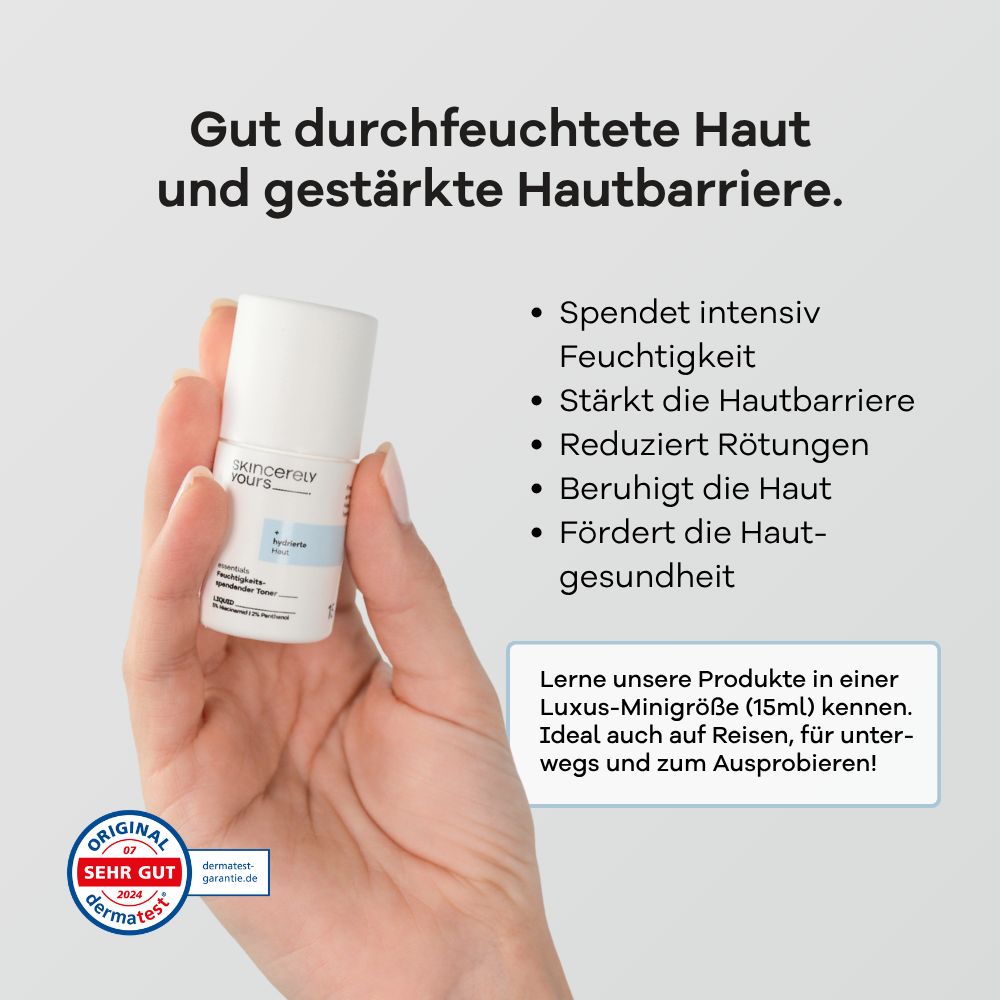 Hand hält Skincerely Yours Feuchtigkeitsspendender Toner. "Sehr gut" Dermatest Siegel.
