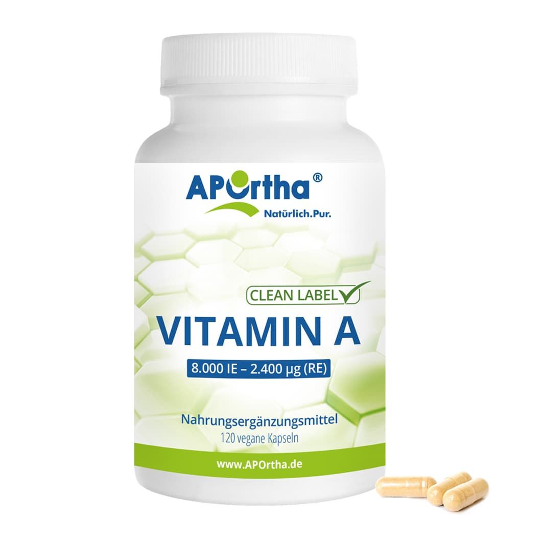 Weiße Flasche mit APOrtha Vitamin A Kapseln. Aufschrift: Vitamin A, 8.000 IE, 120 vegane Kapseln. Zwei Kapseln liegen daneben.