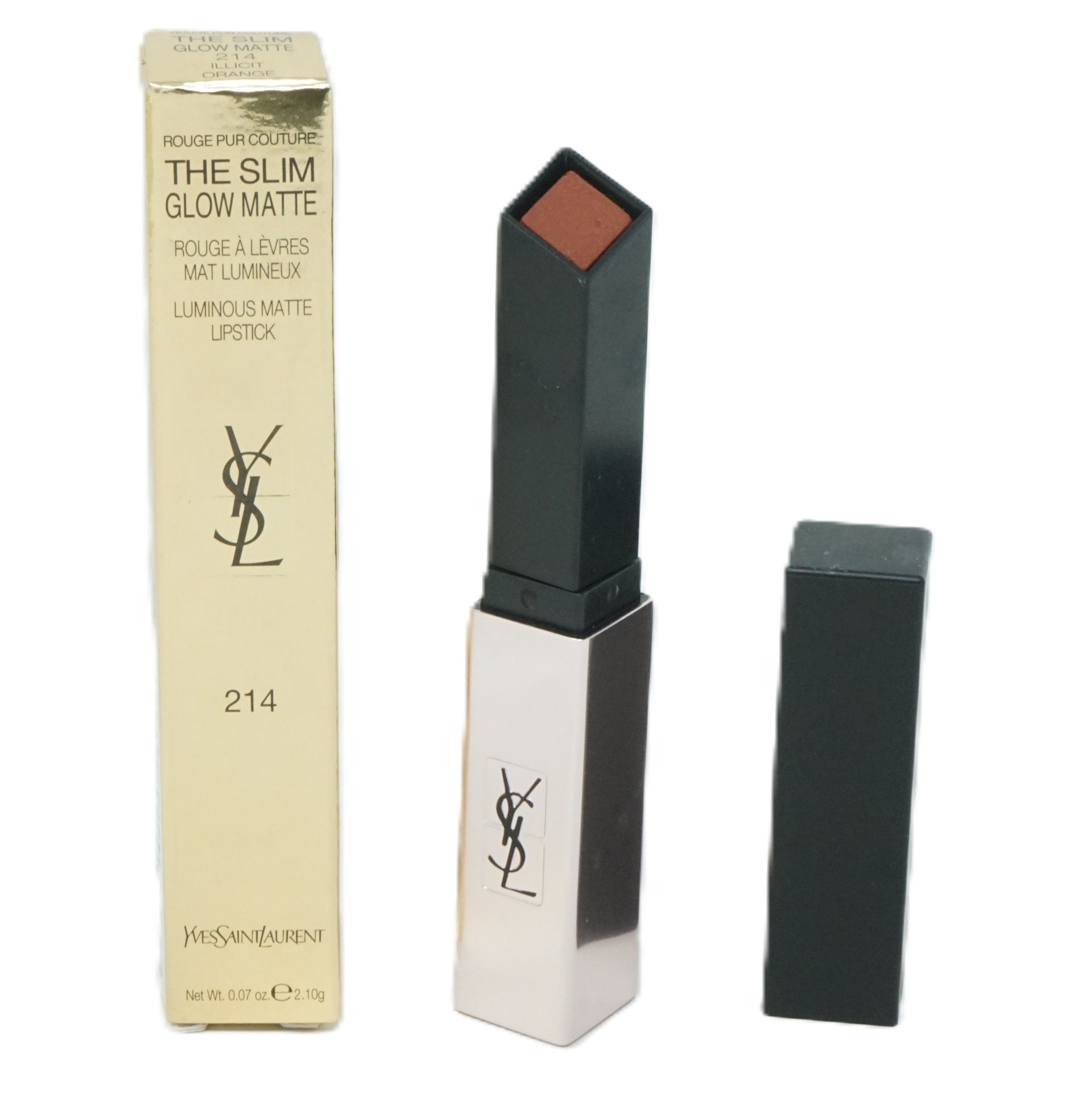 Lippenstift und Verpackung. Goldene Verpackung mit Text. Lippenstift mit schwarzem Deckel und silberfarbenem Gehäuse. Produktname und Nummer 214.