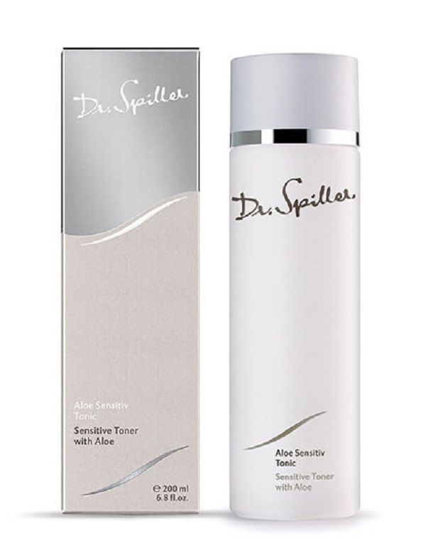 Flacon et boîte blancs. Inscription: Dr. Spiller, Aloe Sensitiv Tonic, Sensitive Toner with Aloe. Accents argentés.