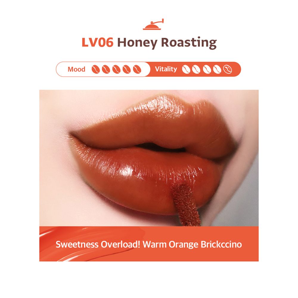 Lippen mit Lip Tint LV06 Honey Roasting. Text: 'Sweetness Overload! Warm Orange Brickccino'.