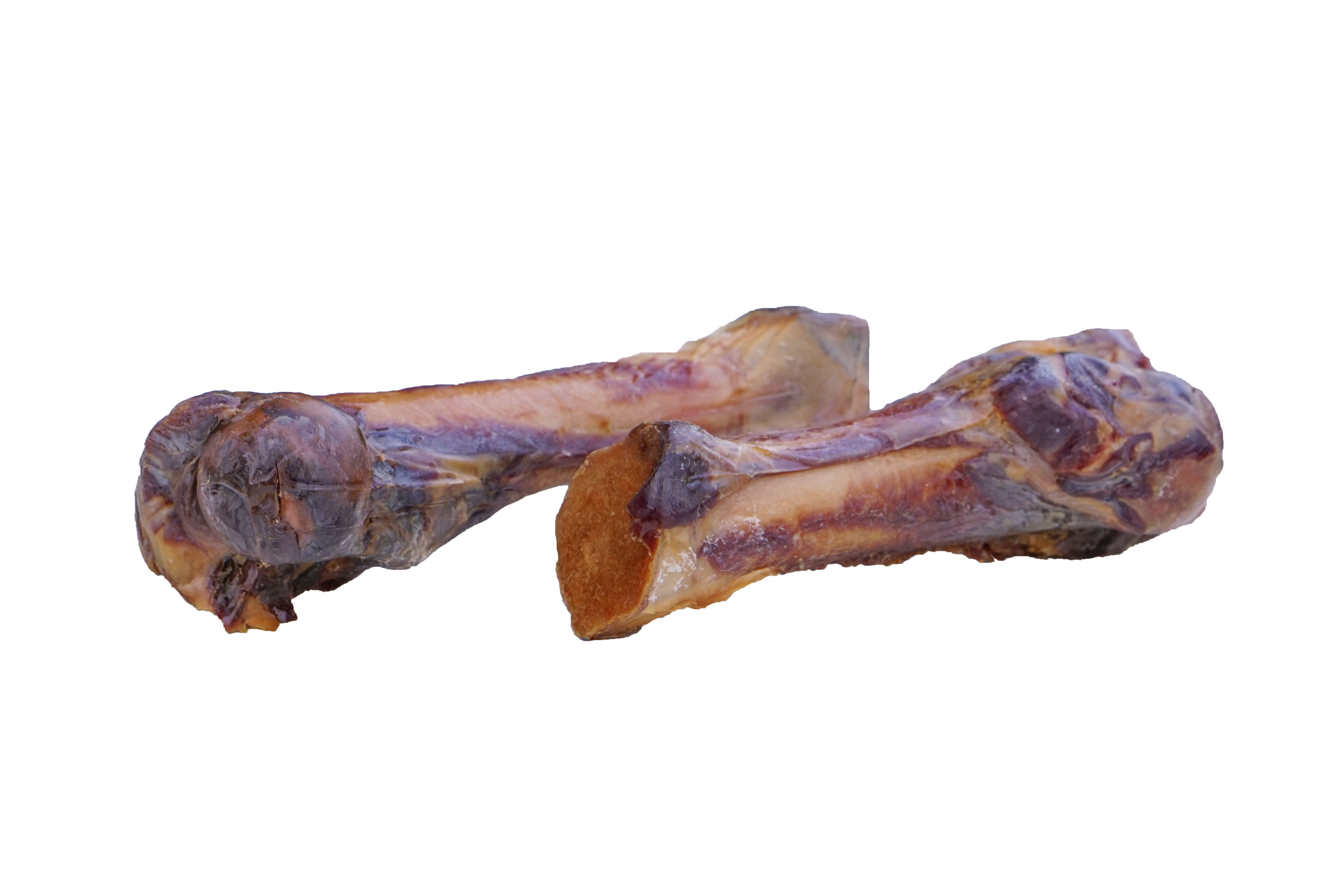 Zwei halbe Schinkenknochen. Knochen mit Fleischresten, braun und rot. Auf weißem Hintergrund.