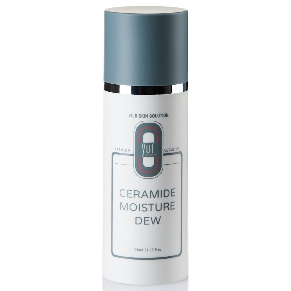 Weiße Lotion-Flasche mit blauem Deckel. Aufschrift: Ceramide Moisture Dew. Marke: Yu.R Skin Solution.