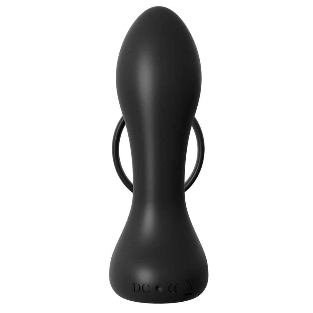 Schwarzer Analplug mit Penisring. Abgerundete Form. Ring am Schaft. DC-Ladeanschluss sichtbar.