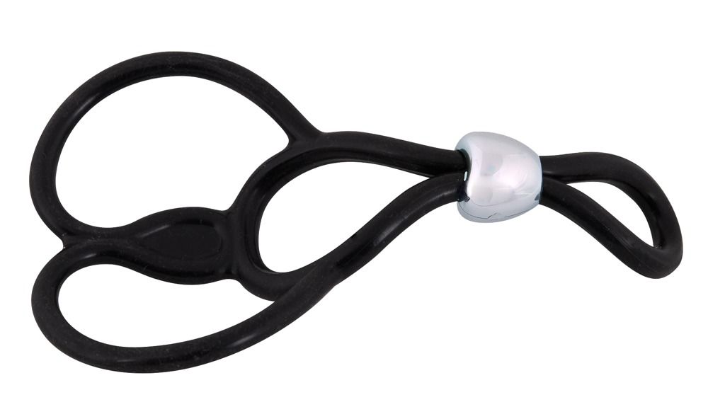 Schwarzer Ring mit drei Öffnungen und silberfarbenem Verbindungsstück. Aus Gummi.