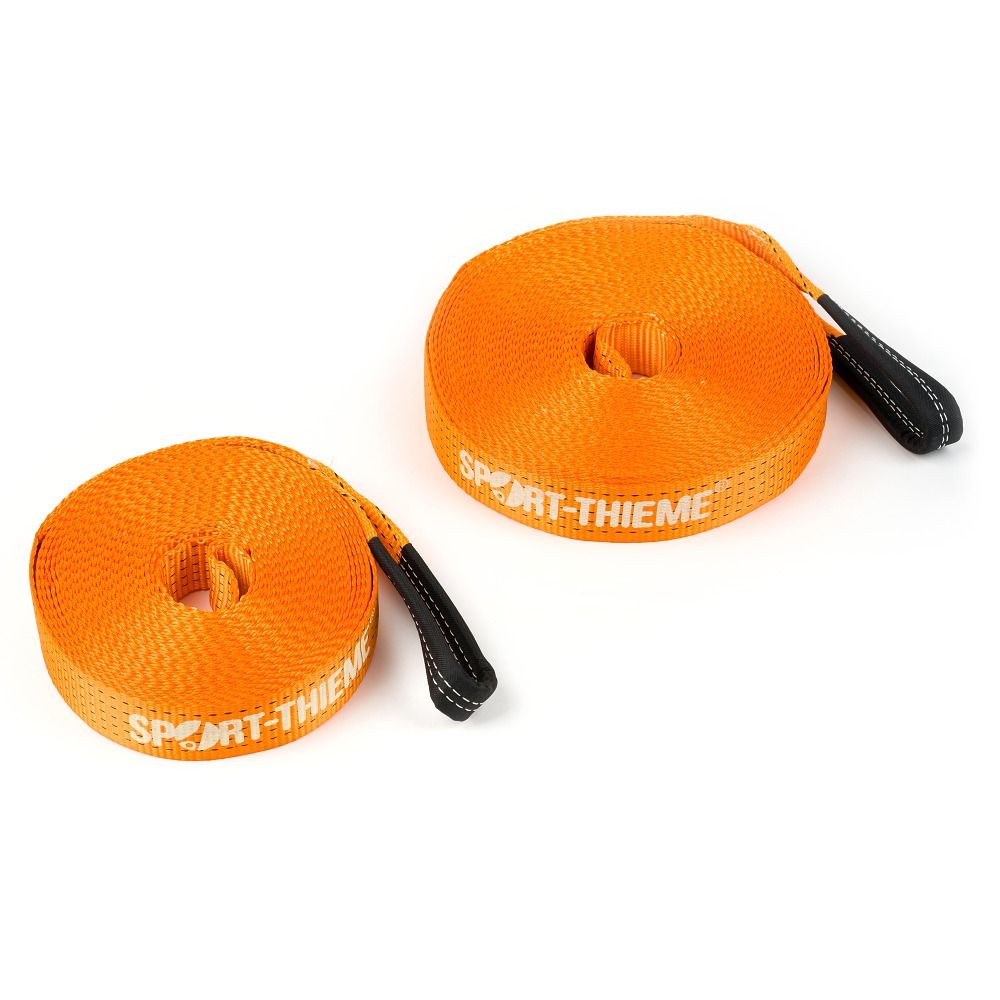 Zwei aufgerollte orangefarbene Slacklines mit schwarzen Schlaufen und weißer Aufschrift 'SPORT-THIEME'.