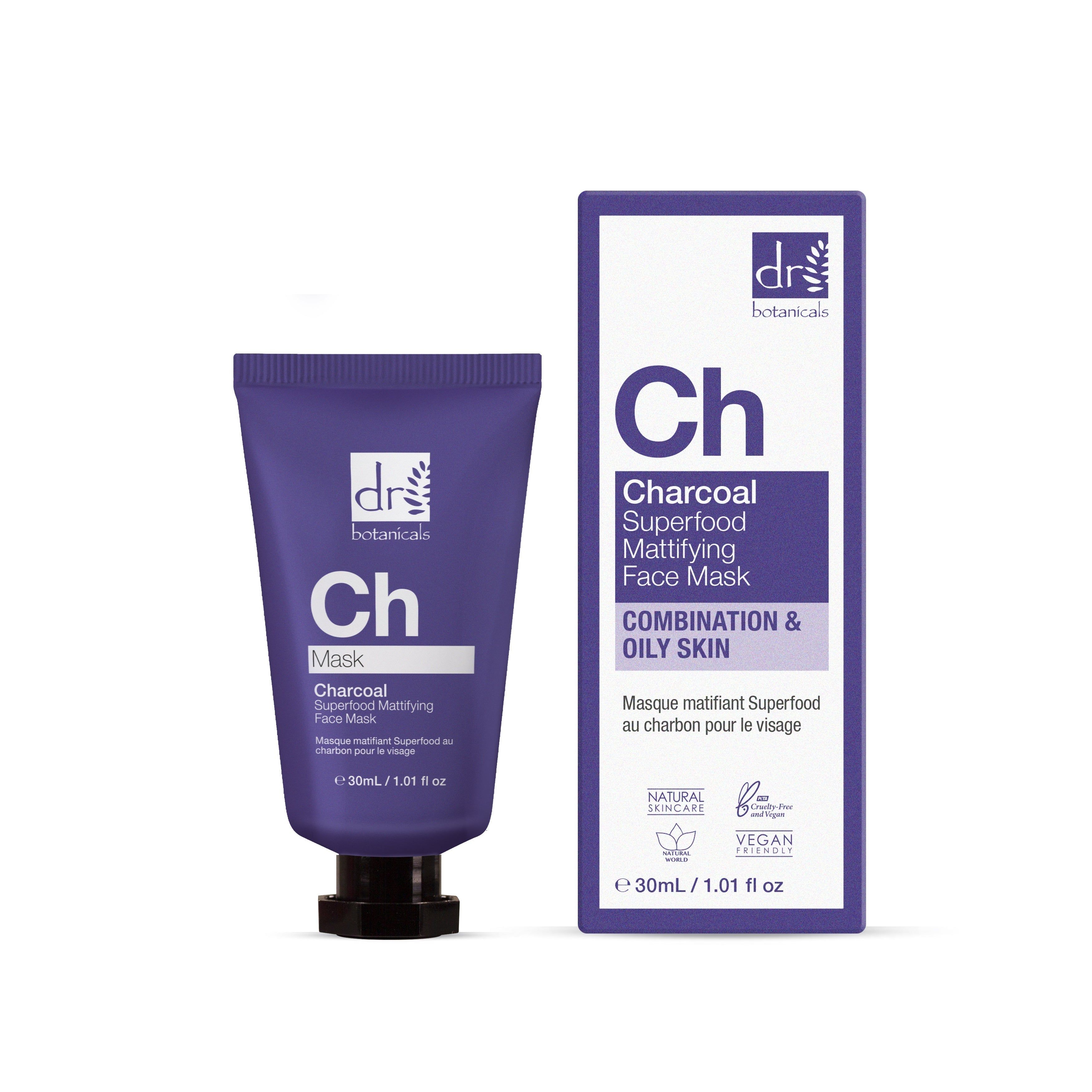 Eine Tube Gesichtsmaske und eine Schachtel. Beide mit lila Etiketten und weißer Schrift. Aufschrift: Charcoal Superfood Mattifying Face Mask. Vegan-Siegel.