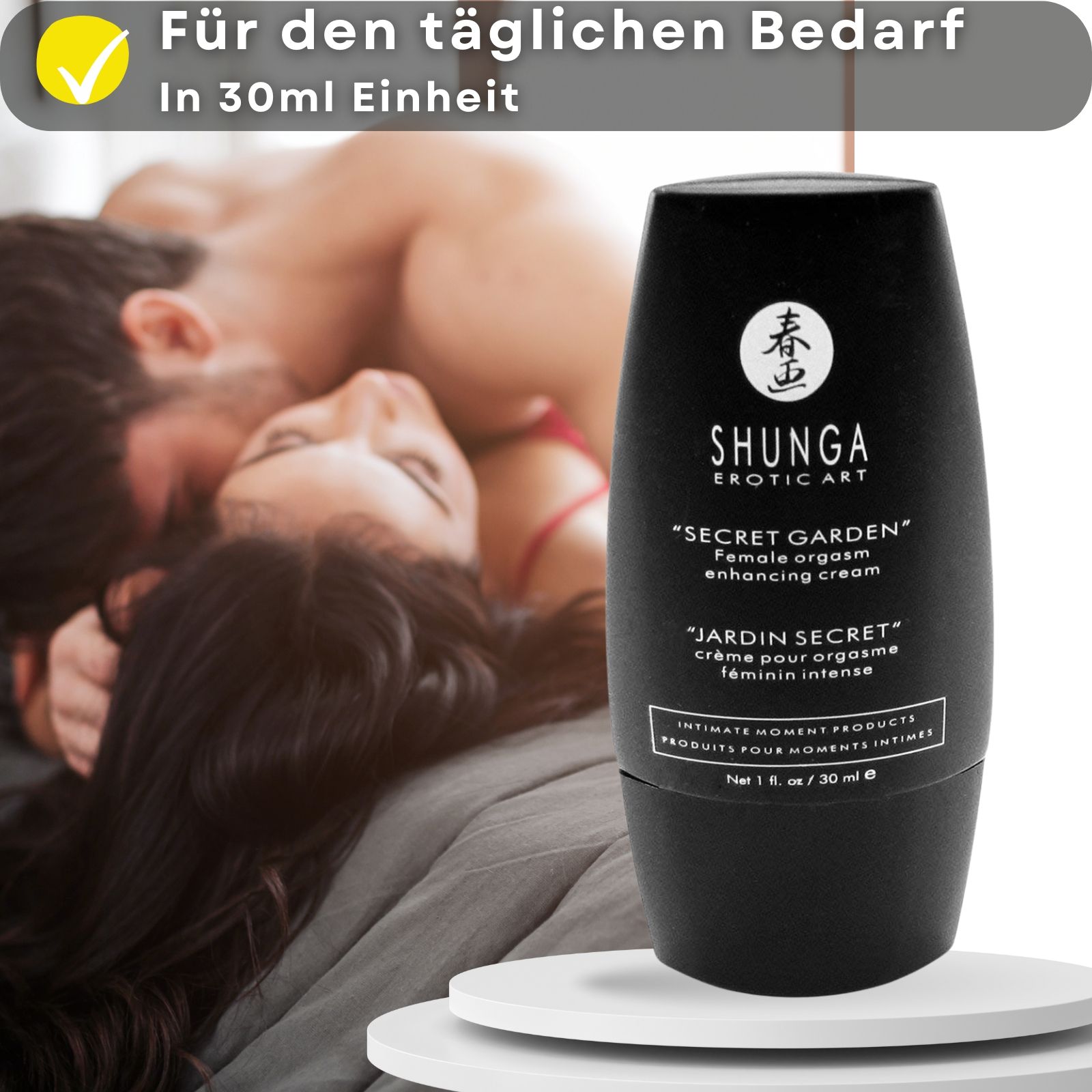 Produktflasche und Text. Text in Deutsch. Produktname: Shunga. Paar im Hintergrund.