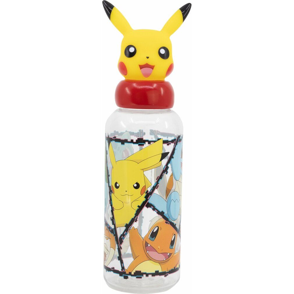 Transparente Trinkflasche mit Pikachu-Deckel. Auf der Flasche sind Pikachu, Glumanda und Schiggy abgebildet. Roter Verschluss.