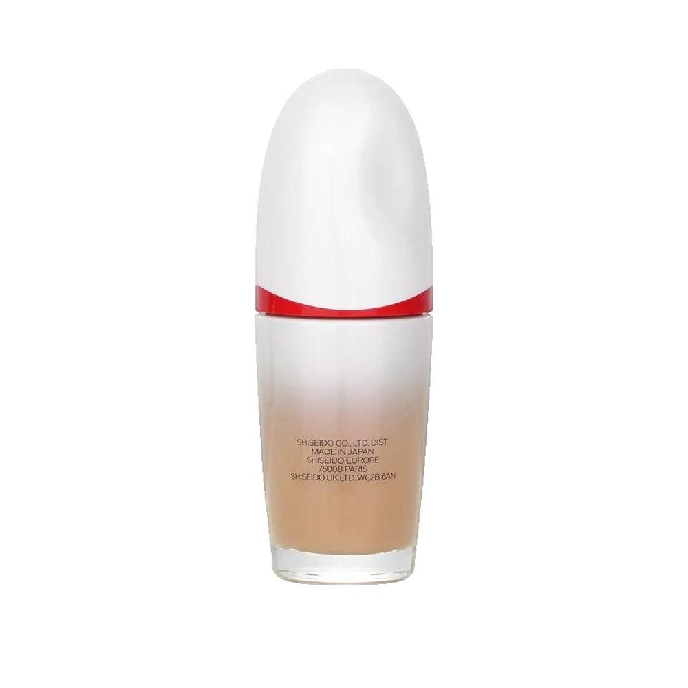 Rückseite der Shiseido Revitalessence Skin Glow Foundation Flasche. Text mit Herstellerinformationen und Herkunft.