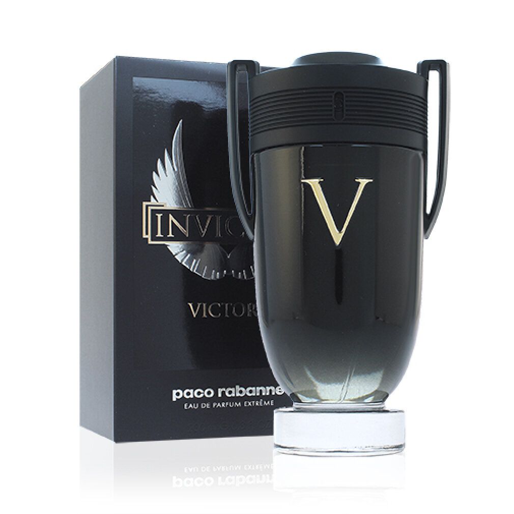 Schwarzer Flakon und Verpackung. Goldener "V"-Buchstabe. "Invictus Victory"-Logo. Schwarze Schachtel.