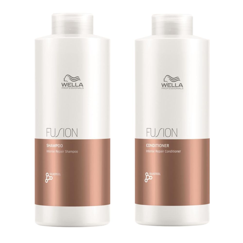Zwei weiße Flaschen mit Wella-Logo und Aufschrift FUSION. Eine Flasche ist mit Shampoo, die andere mit Conditioner beschriftet.