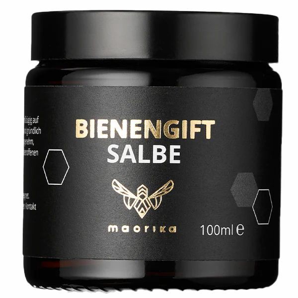 Schwarzes Glas mit goldfarbener Aufschrift BIENENGIFT SALBE und Logo. Marke: maorika. 100ml.