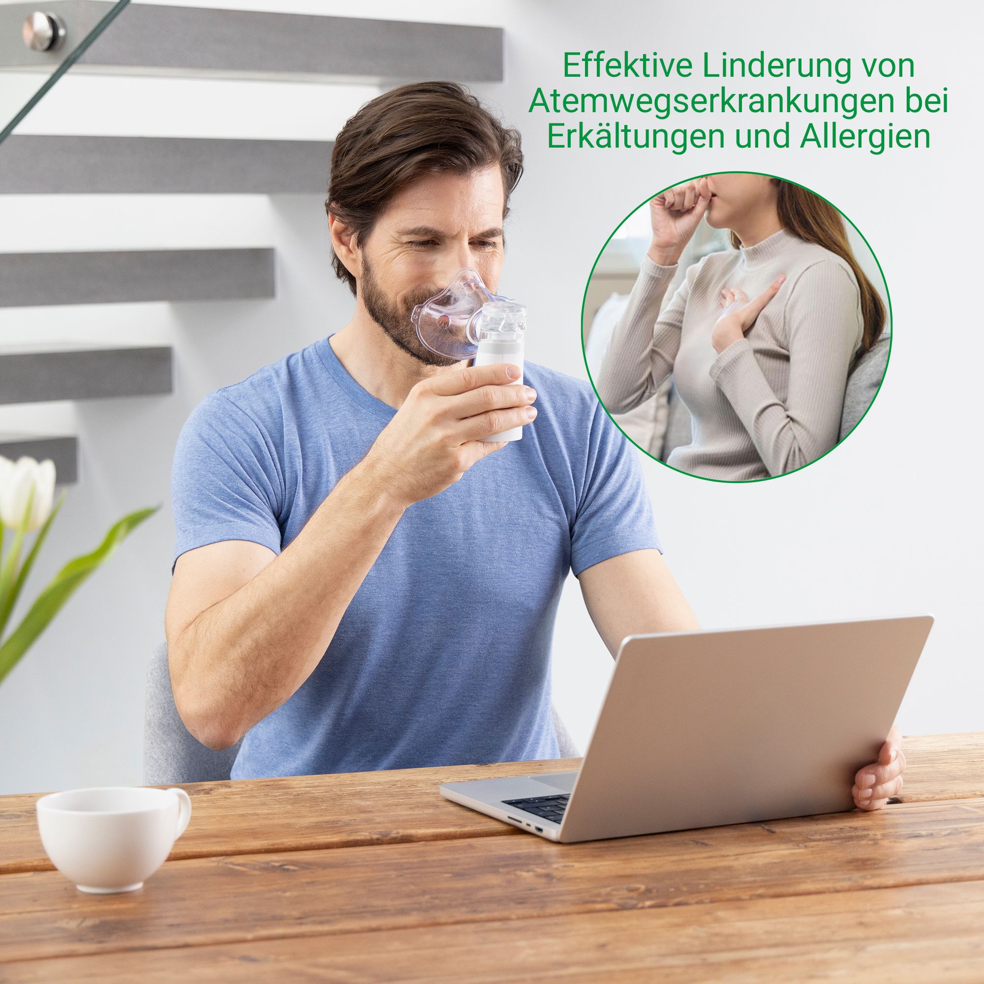 Mann nutzt Medisana IN 515 Inhalator am Laptop, Frau hustet.