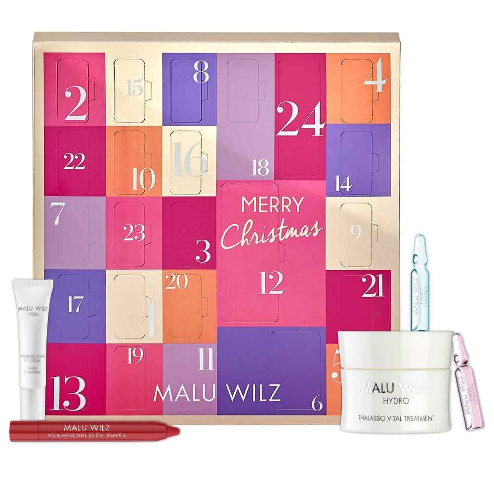 Adventskalender mit 24 Türchen. Enthält Kosmetikprodukte und Schriftzug "MERRY Christmas". Produkte von Malu Wilz.
